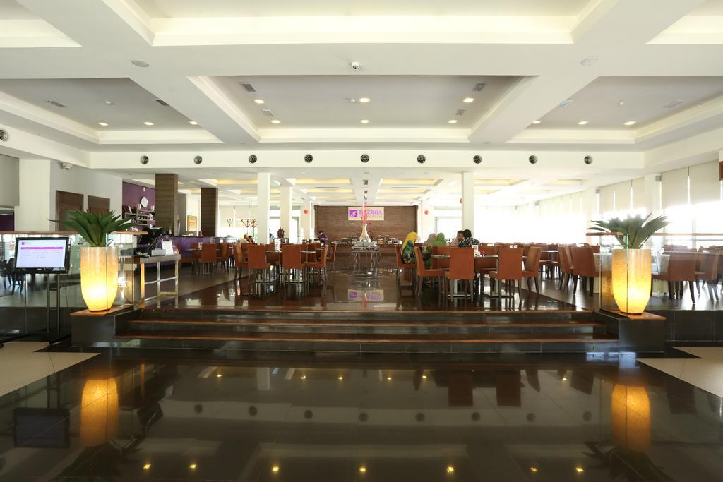 Puri Pujangga Hotel Банги Экстерьер фото