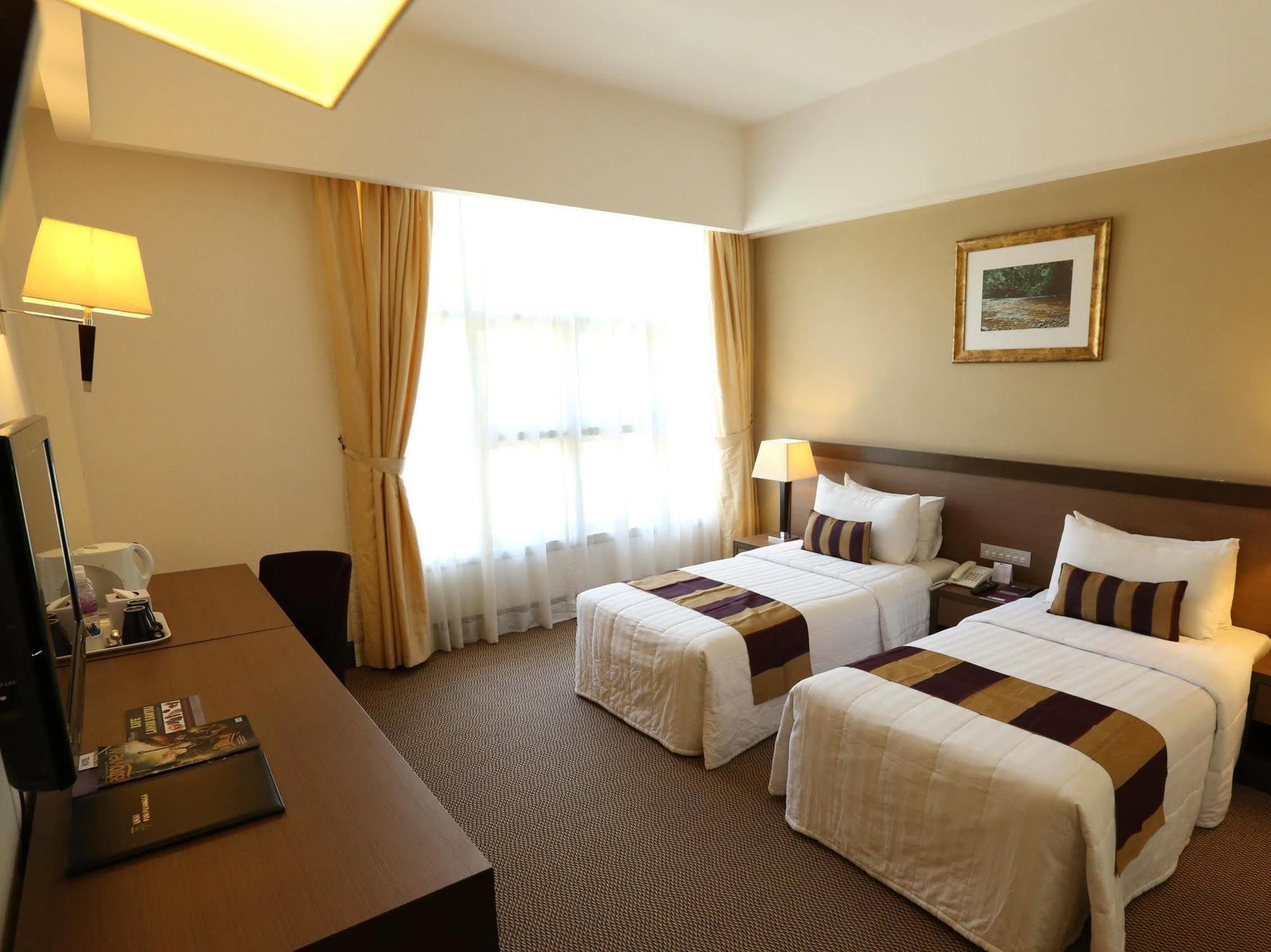 Puri Pujangga Hotel Банги Экстерьер фото