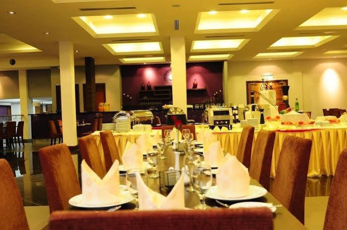 Puri Pujangga Hotel Банги Экстерьер фото