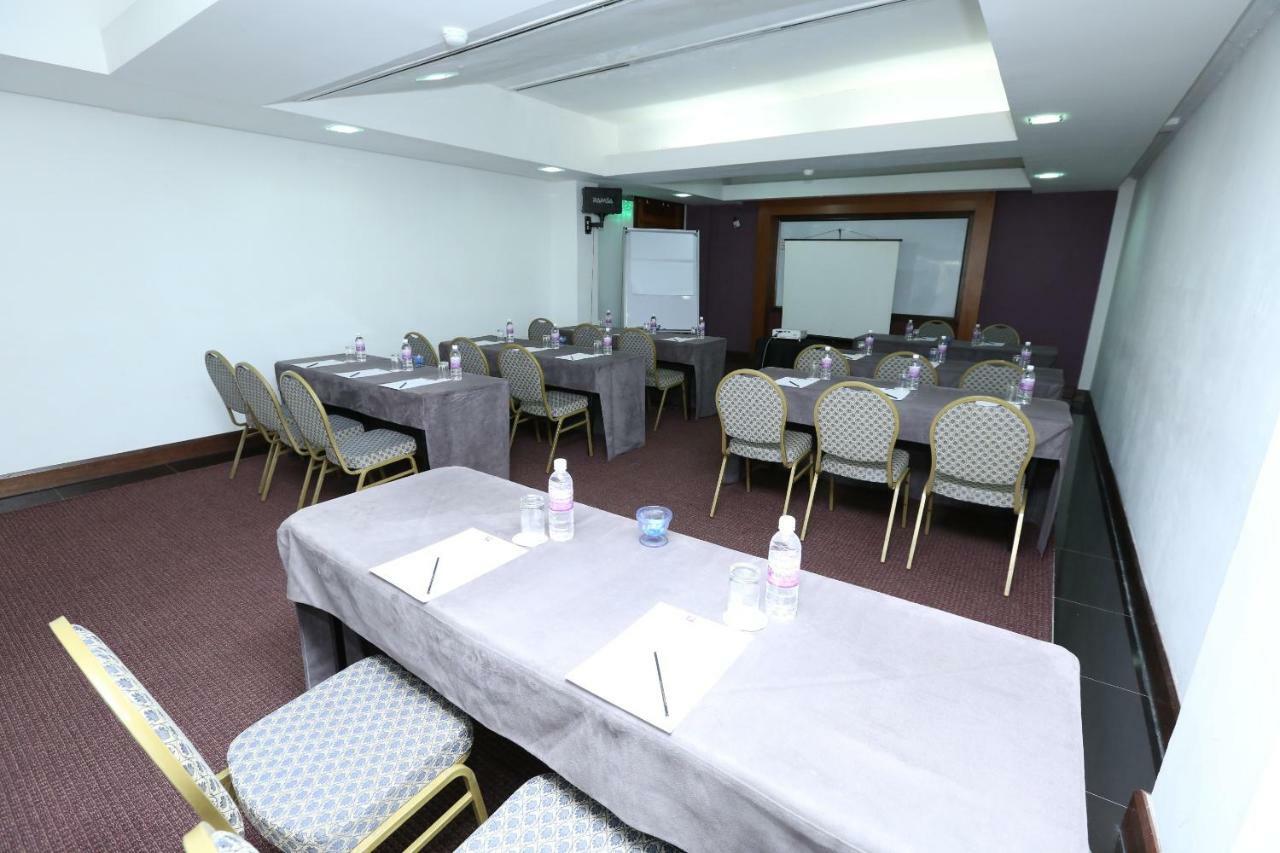 Puri Pujangga Hotel Банги Экстерьер фото